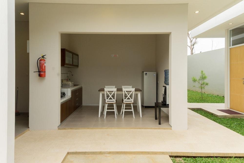 Oyo 367 Ridha Residence Bandung Buitenkant foto
